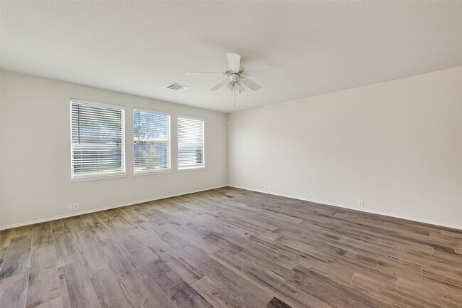 Building Photo - 827 Honeysuckle Vine Dr