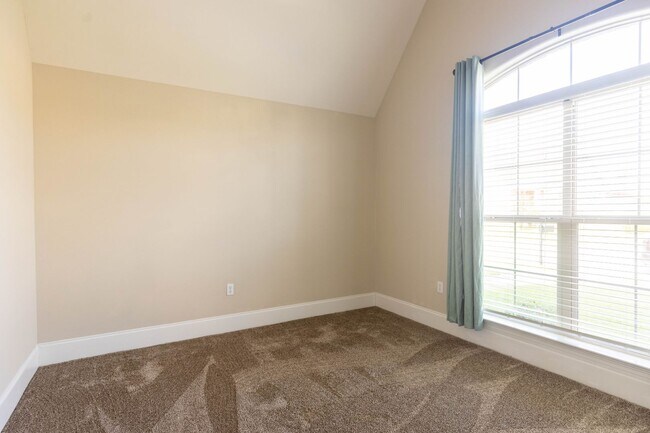 Building Photo - 515 Palm Breeze Dr
