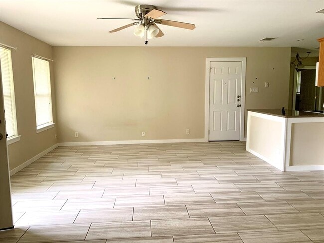 Building Photo - 600 Hedgewood Dr