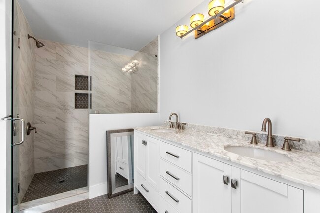 Building Photo - 1213 Nagle St