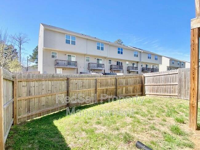 Building Photo - 22 Manilla Cir