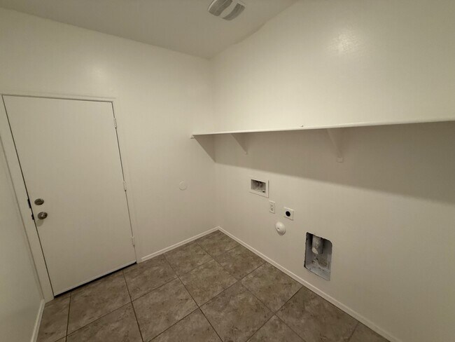 Building Photo - 1733 W Pima Ave