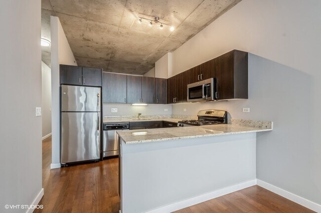 Building Photo - 235 W Van Buren St
