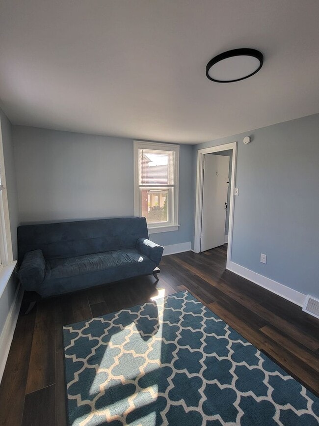 Building Photo - Fully Furnished Single Family Home In Akron