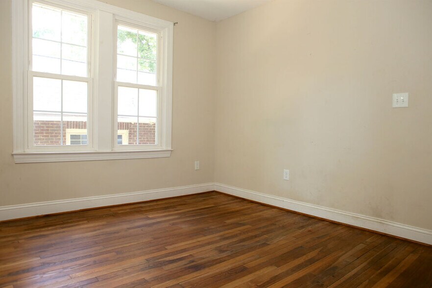 Building Photo - 1809 Walker Ave