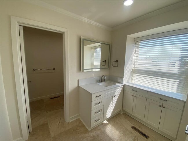 Building Photo - 1114 Sherwood Ln