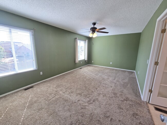 Building Photo - 4280 Solarglen Dr