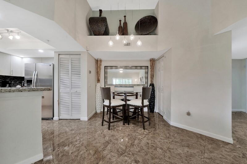 Building Photo - 2005 SE 10th Ave