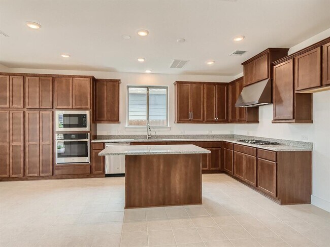 Building Photo - 9101 Spire View