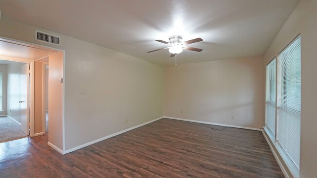 Building Photo - MOVE IN SPECIAL!! FOR LEASE! 2 Bedroom - 1...