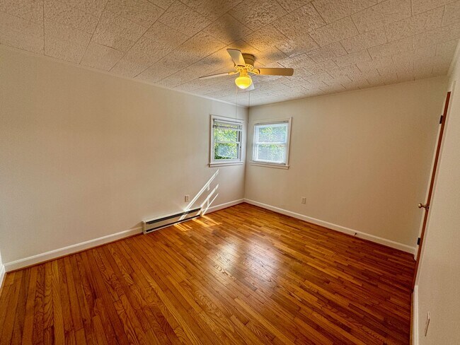 Building Photo - West AVL  - Mountain Views, Garden Space, Beautiful Yard!