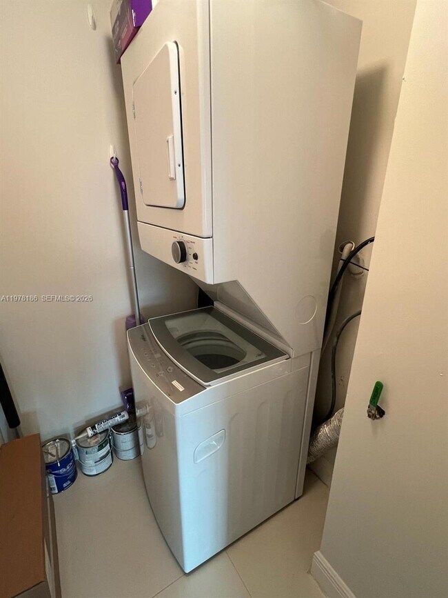 Building Photo - 1650 Brickell Ave