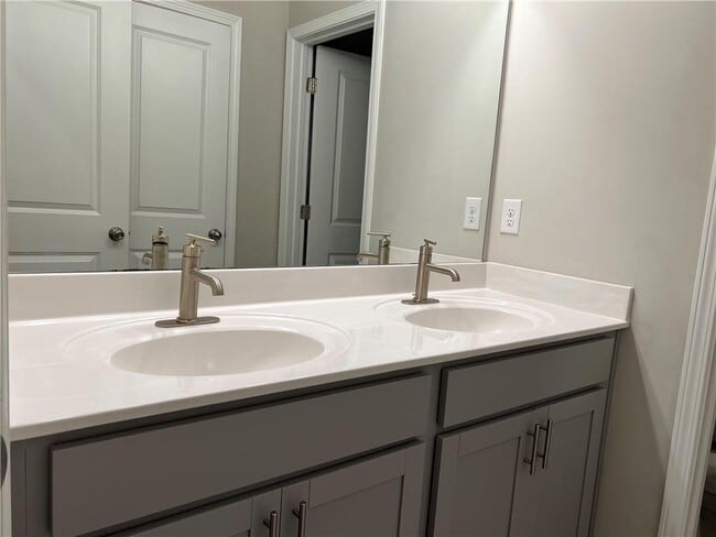 Building Photo - 363 Commons Ave