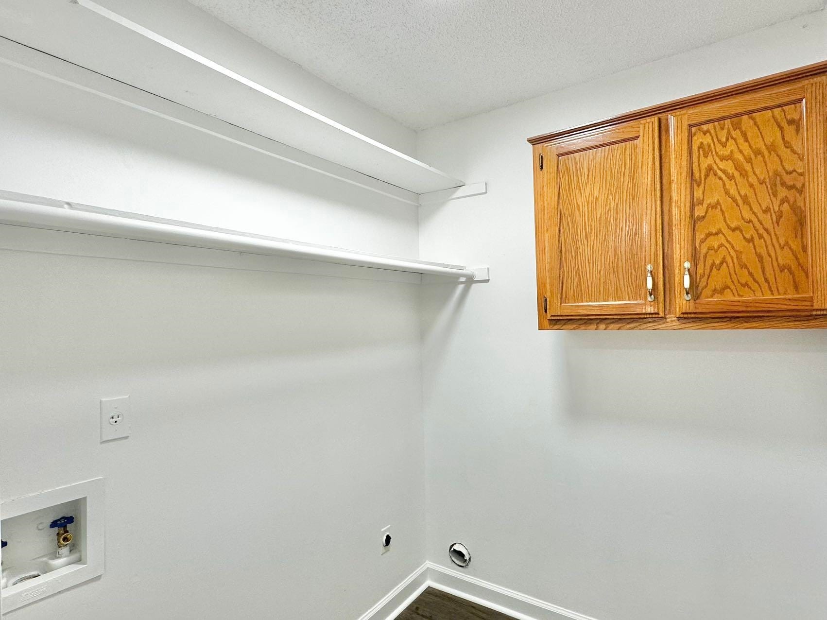 Building Photo - 5445 Pine Oak Ln