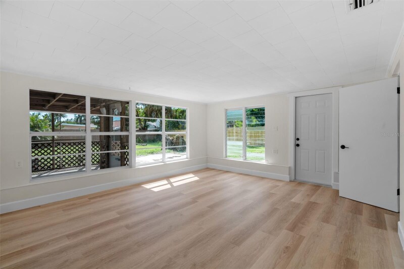 Building Photo - 5916 Gulfport Blvd S