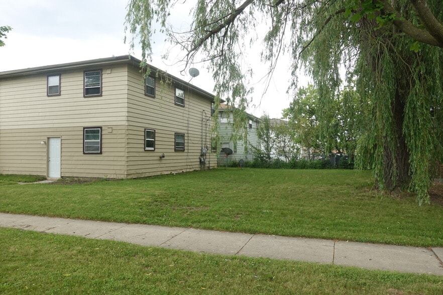 Building Photo - 5973-75 n 83rd st