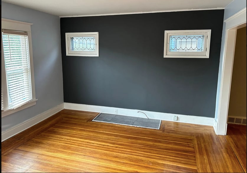 Living Room - Leaded Glass Windows - 1 Traymore St