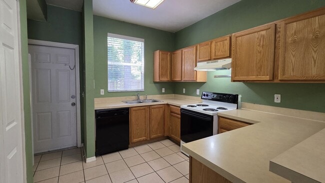 Building Photo - FOR RENT 2 bed 2.5 bath Condominium