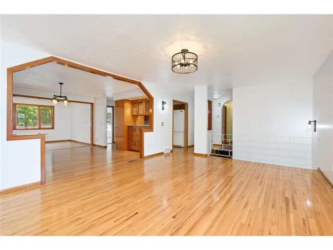 Building Photo - 5867 Central Ave NE