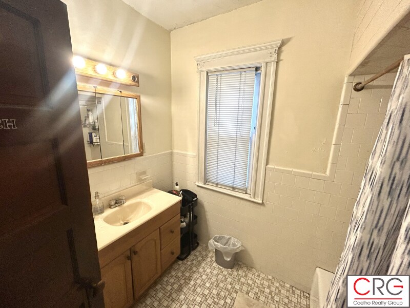 Building Photo - 183 College Ave