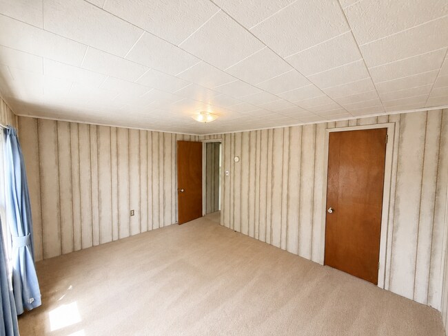 Building Photo - 561 Northampton St