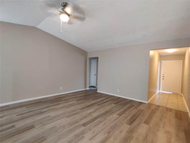 Building Photo - 5103 Summerset Trail