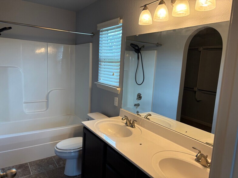 Building Photo - 511 Sweet Gum Ct