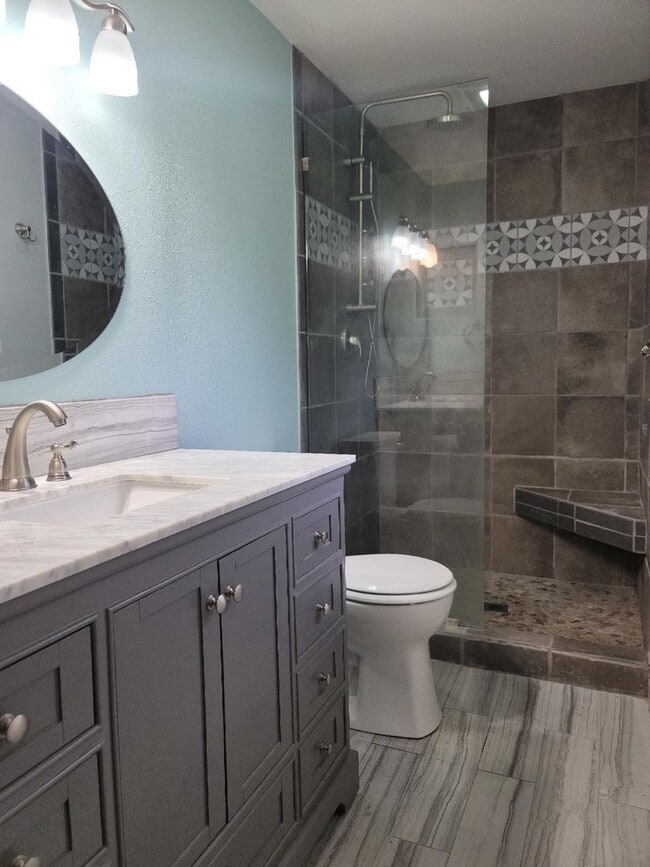 Building Photo - Pet Friendly 4 bedroom Home with Lots of Space for Everyone!