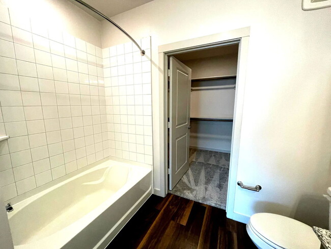 Building Photo - 15117 Fishtrap Bike Path