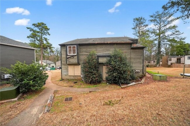 Building Photo - 6071 Regent Manor