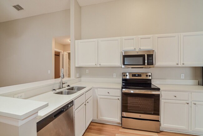 Building Photo - 832 Shell Ln