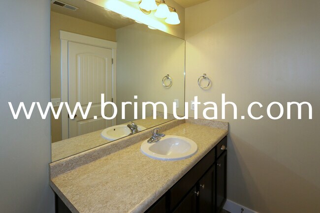 Building Photo - 14547 S Edgemere Dr