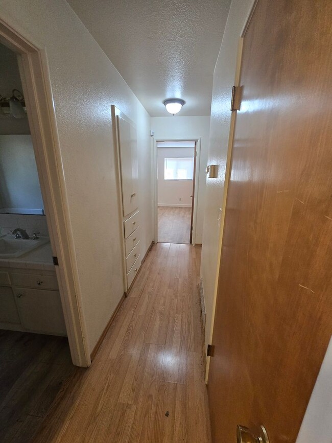 Building Photo - Adorable 3 Bedroom Home