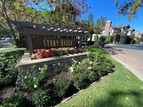 Building Photo - 3 Bed 3.5 Bath + Loft, In Downtown Danvill...