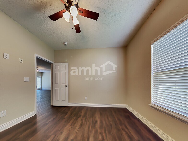 Building Photo - 12247 Inside Trail