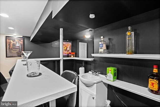 Building Photo - 2712 Advent Ct S