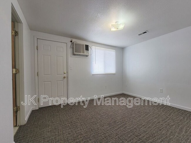 Building Photo - 4000 Ella Ave