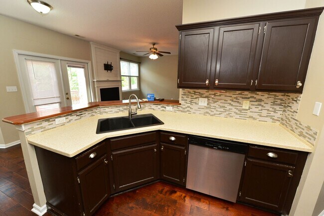 Building Photo - 517 Whisper Walk