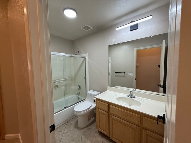 Building Photo - 4-bedroom single story in Sylvan School District!