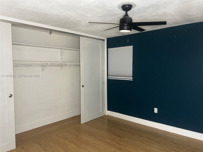 Building Photo - 3522 SW 25th St