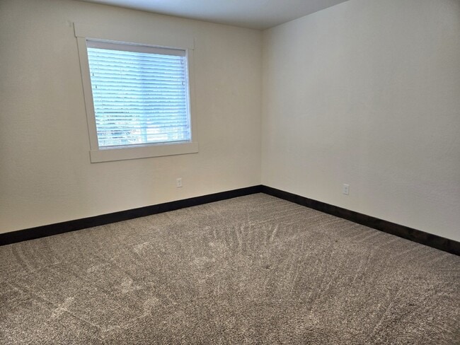 Building Photo - $500 off December rent!