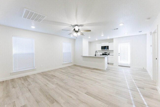 Building Photo - 6313 Volney Ave