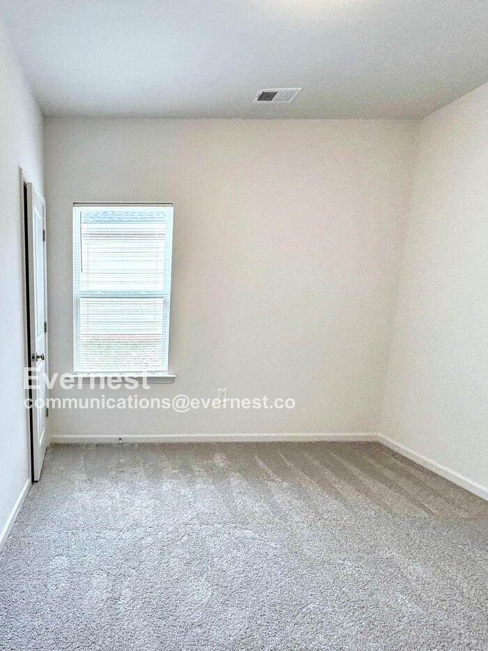 Building Photo - 413 S Davis St