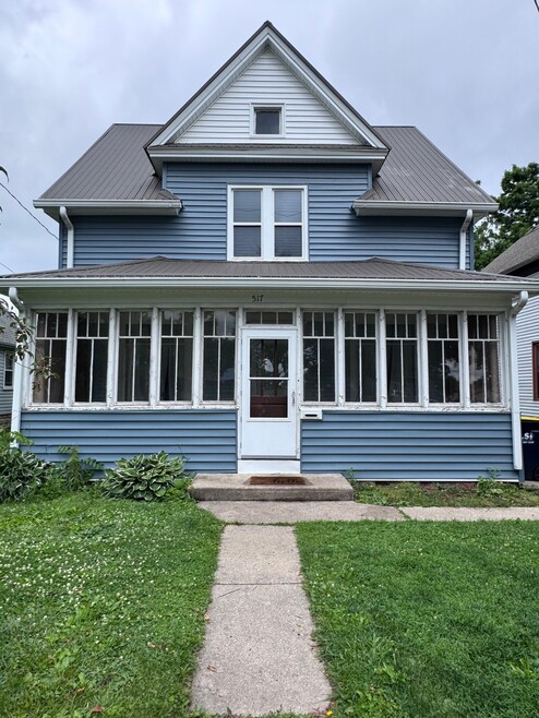 Building Photo - 517 Division St