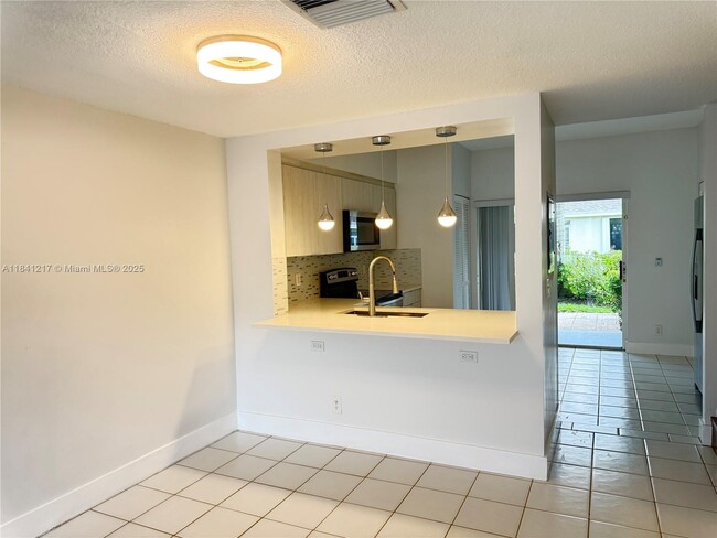 Building Photo - 16736 Hemingway Dr