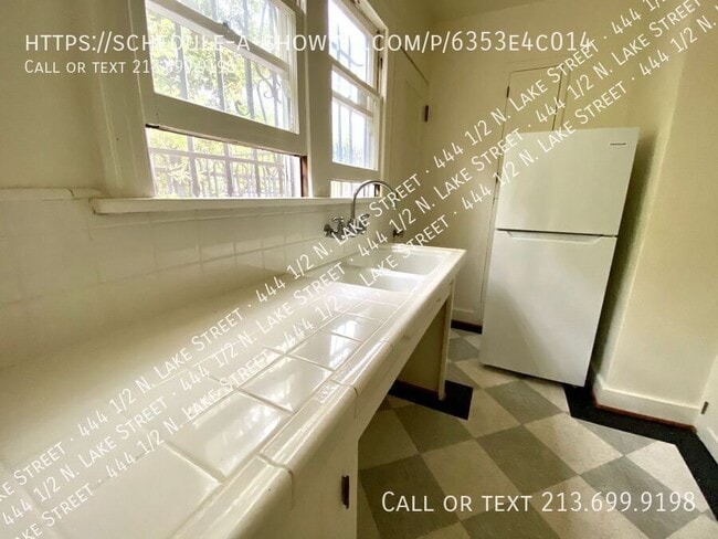 Building Photo - 444 1/2 N. Lake Street-