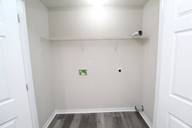 Building Photo - Updated 3BR/1BA Patio Home in Northeast Pensacola, Close to Downtown, Shopping, and Parks!