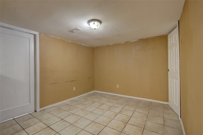 Building Photo - 11 Orient Ave