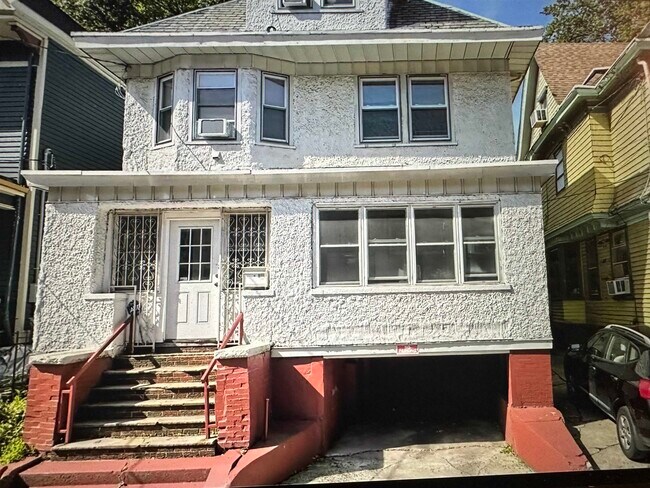 Building Photo - 163 Jewett Ave