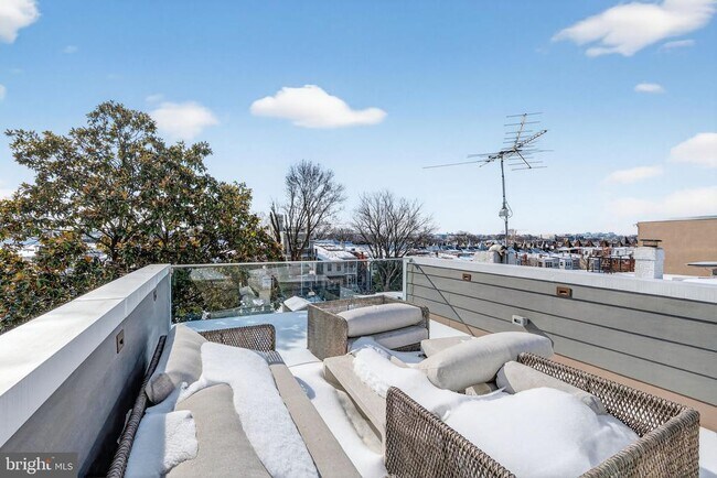 Building Photo - 32 Adams St NW